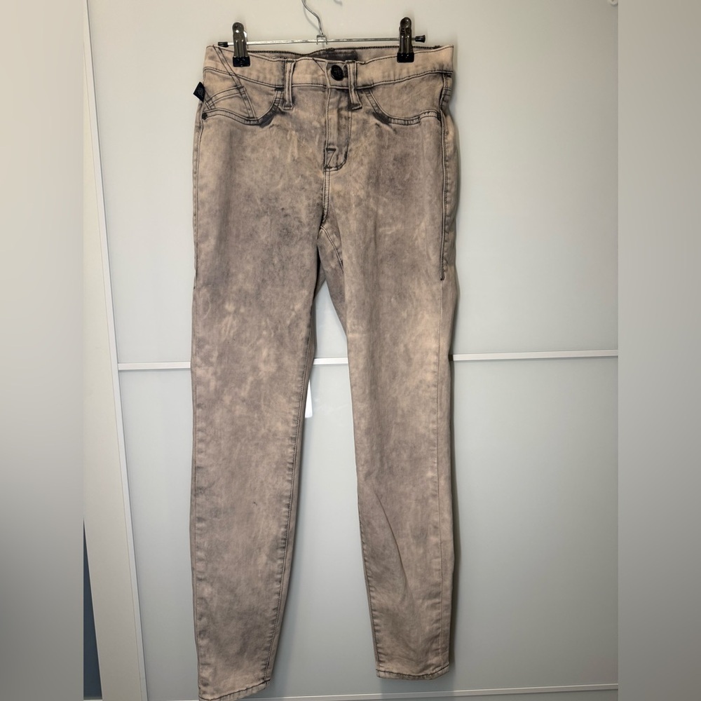 💸CLEARANCE 4/$15💸 Rock & Republic Acid Style Wash Jeans